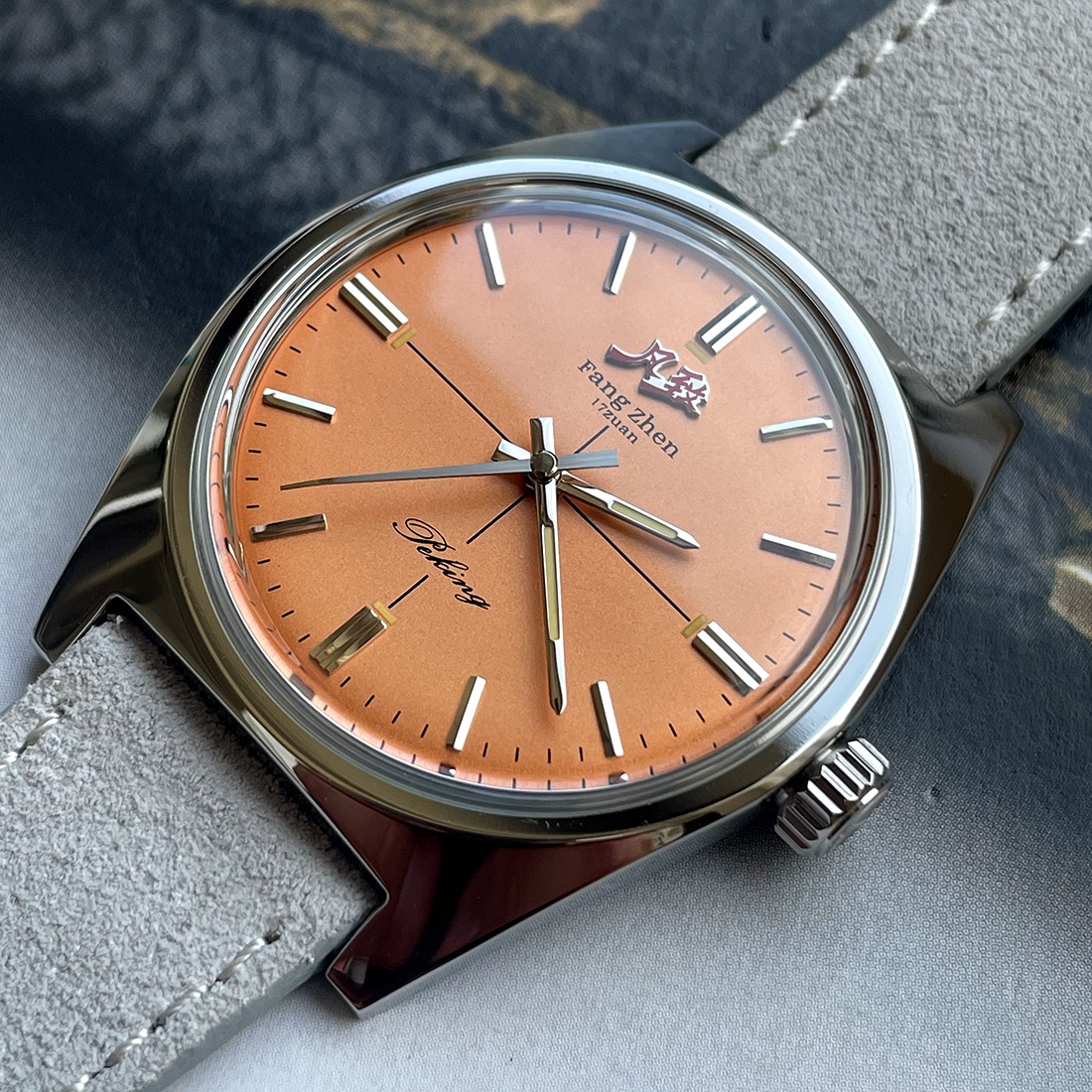 Guilloché Dial Watch - Reloj Merkur con esfera de salmón,