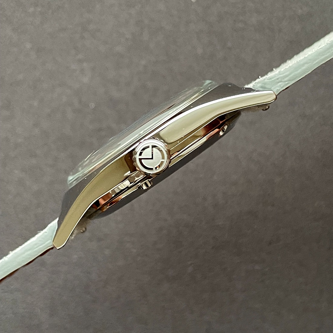 Reloj Merkur con esfera de sal - Guilloché Dial Watch reseña y precio
